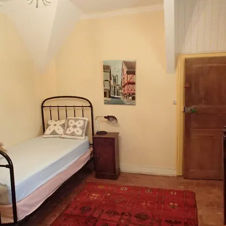 Rum i privatbostad France Petit Chateau