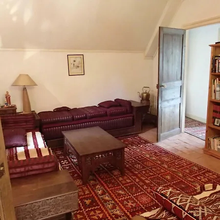 France Petit Chateau Homestay Loue