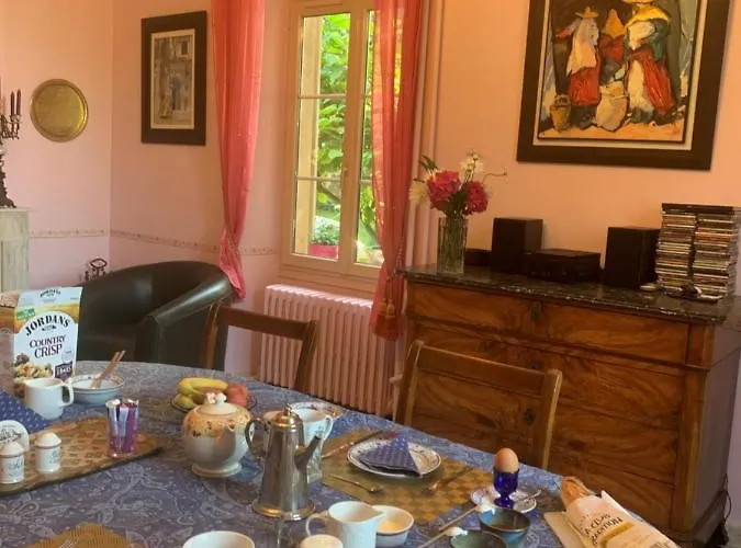 France Petit Chateau Δωμάτια σε οικογενειακή κατοικία Loué